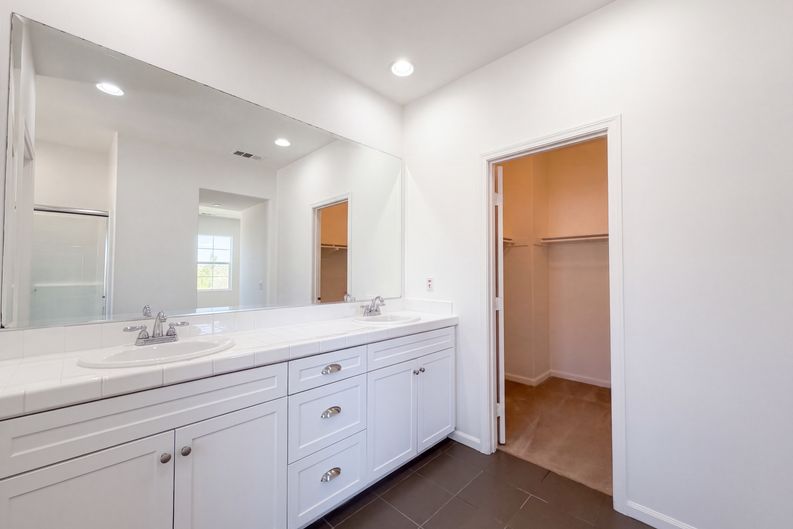 Photo 21 of 31 of 21981 Propello Dr, Santa Clarita, CA