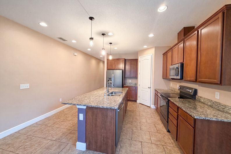 Photo 7 of 20 of 480 Buchannan Dr, Davenport, FL