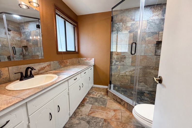 Photo 12 of 16 of 4246 Spring Rock Cir, West Linn, OR