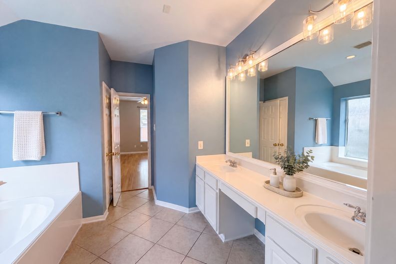 Photo 24 of 41 of 11810 White Water Bay Dr, Pearland, TX