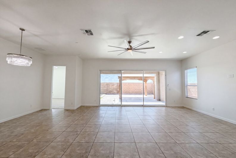 Photo 3 of 17 of 2528 N Comiskey Dr, Florence, AZ