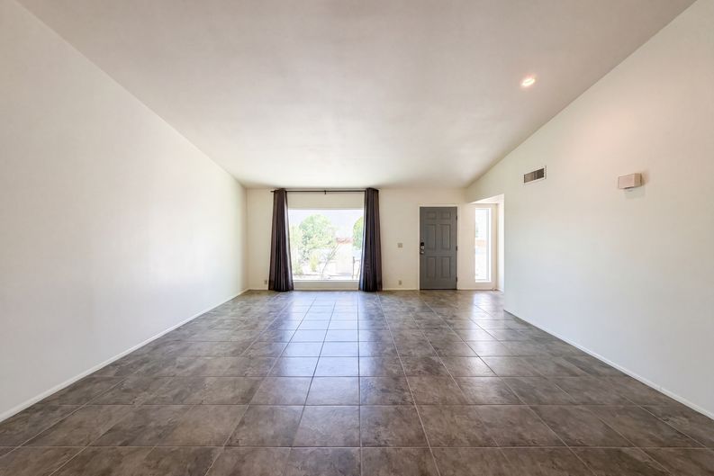 Photo 7 of 24 of 2346 E Mescal St, Phoenix, AZ