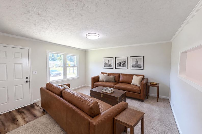 Photo 3 of 17 of 467 Oak Way, Lawrenceville, GA