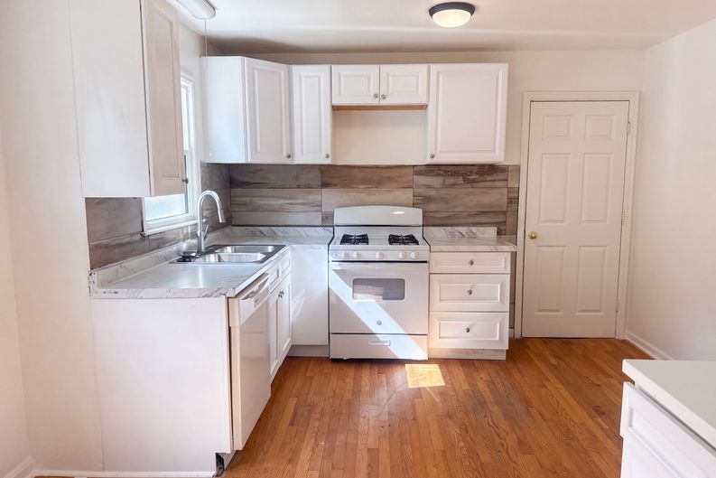 Photo 14 of 22 of 5419 Roe Blvd, Roeland Park, KS