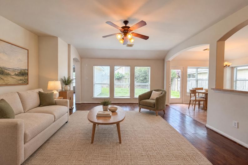 Photo 3 of 20 of 6843 Tammany Manor Ln, Spring, TX