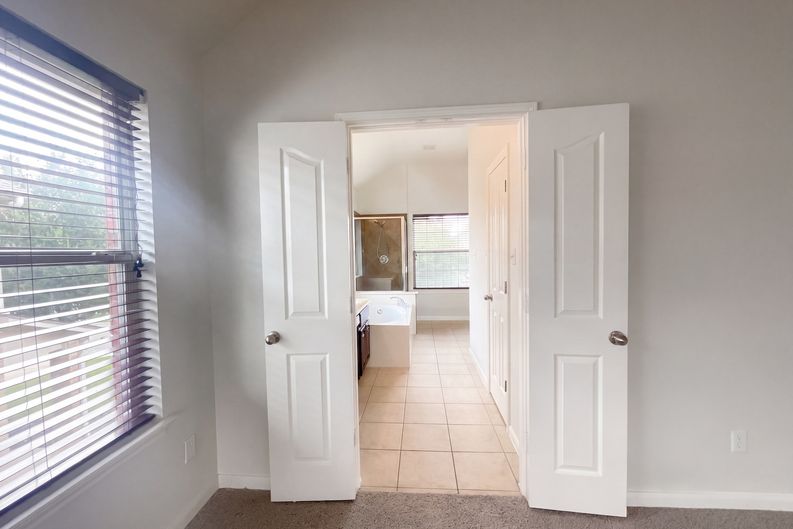 Photo 12 of 68 of 1014 Bretton Woods Dr, Cedar Park, TX