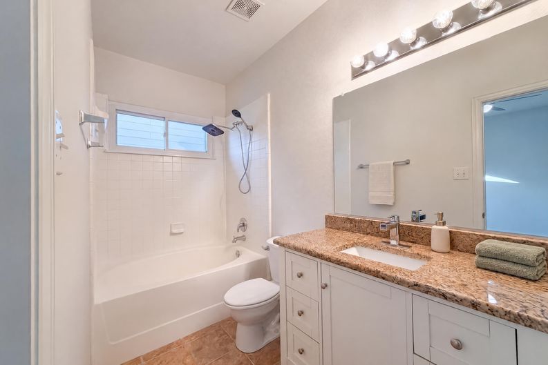 Photo 10 of 17 of 10061 Cedar Lake Dr, Providence Village, TX