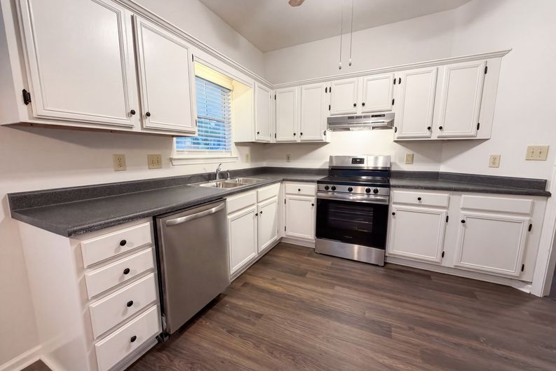 Photo 7 of 20 of 101 Cambridge Pointe Dr, Alabaster, AL