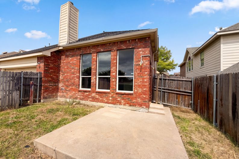 Photo 5 of 22 of 1202 McCormick St, Garland, TX