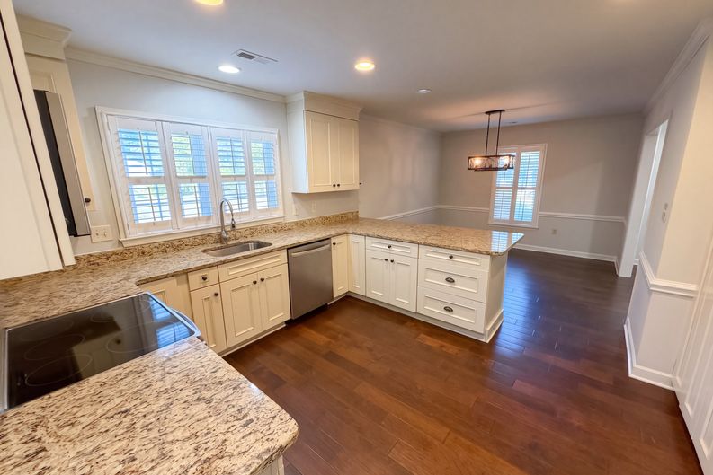 Photo 7 of 35 of 4704 Benridge Ln, Charlotte, NC