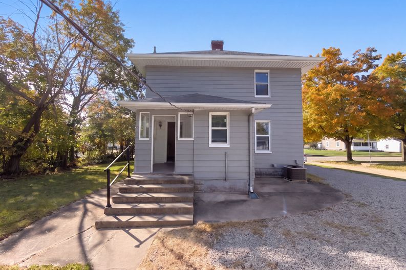 Photo 5 of 43 of 160 Elm St, London, OH