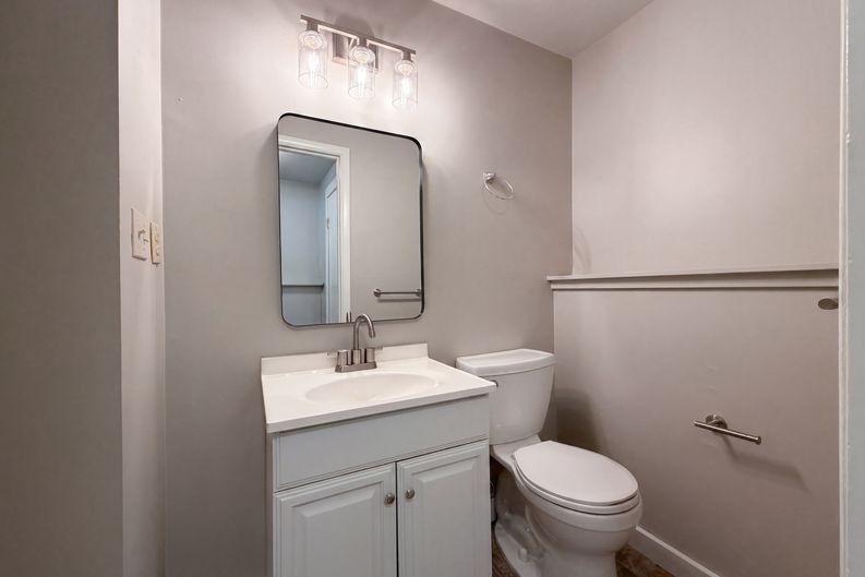 Photo 20 of 33 of 2891 Grosvenor Dr, Cincinnati, OH