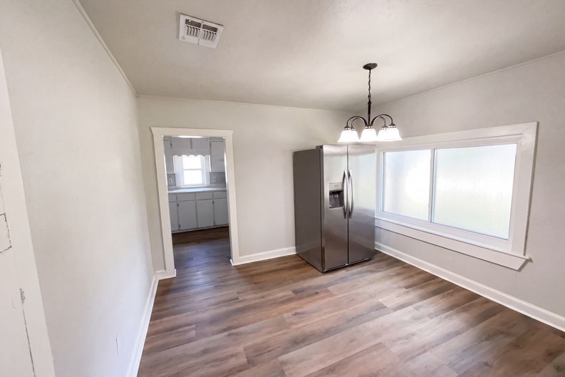 Photo 5 of 17 of 725 Kelly St, Poteet, TX