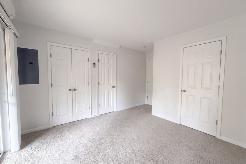 Photo 18 of 25 of 15613 John Diskin Cir, Woodbridge, VA
