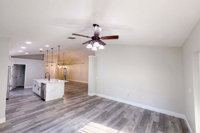 Photo 10 of 25 of 106 Cabrillo Dr, Groveland, FL
