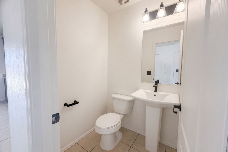 Photo 7 of 18 of 1043 E Daniella Dr, San Tan Valley, AZ