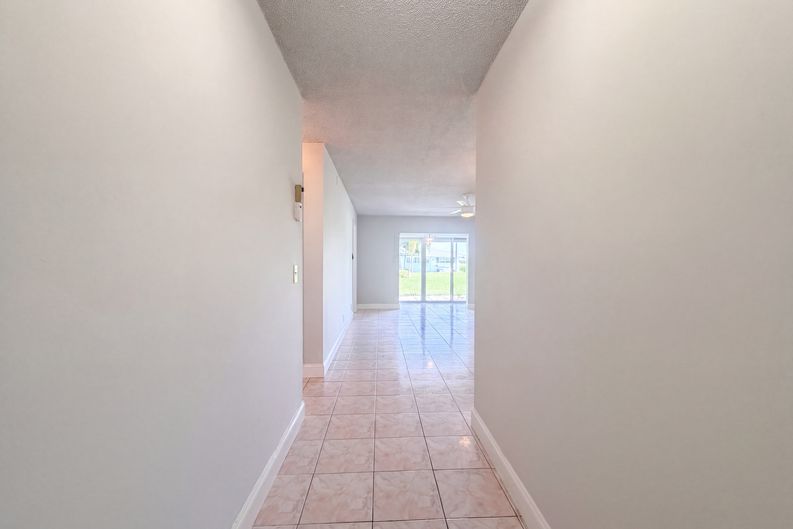 Photo 7 of 23 of 400 SW Golfview Ter, Boynton Beach, FL