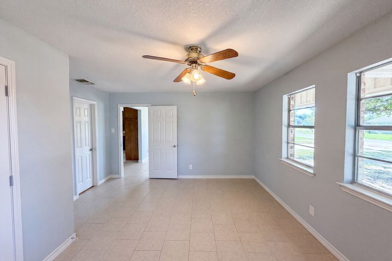 Photo 8 of 19 of 502 Jennings St, Nocona, TX