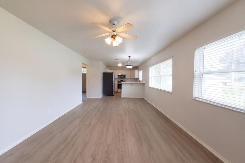 Photo 6 of 36 of 1331 30th Ave E, Bradenton, FL