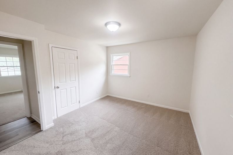 Photo 18 of 26 of 1502 W Meadowview Rd, Greensboro, NC