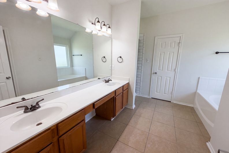 Photo 15 of 21 of 324 Cascade Dr, Red Oak, TX
