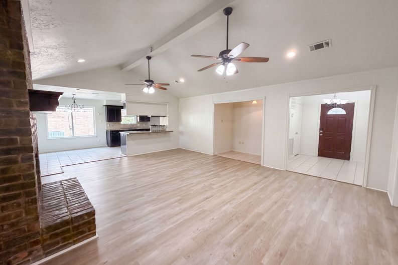 Photo 9 of 18 of 3206 Brookdale Ct, Deer Park, TX