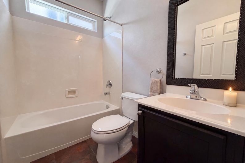 Photo 14 of 21 of 908 Baronet Dr, Las Vegas, NV