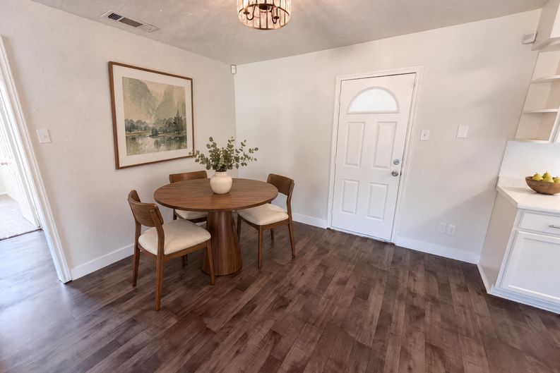 Photo 10 of 23 of 8540 Foxwood Ln, Dallas, TX
