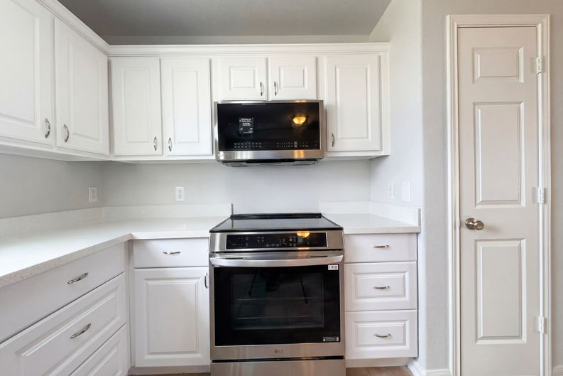 Photo 8 of 17 of 2310 Redfish Dr, Texas City, TX