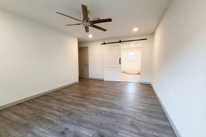 Photo 14 of 19 of 10726 Sugar Hill Dr, Houston, TX
