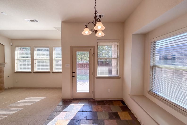 Photo 8 of 29 of 8152 Black Sumac Dr, Fort Worth, TX