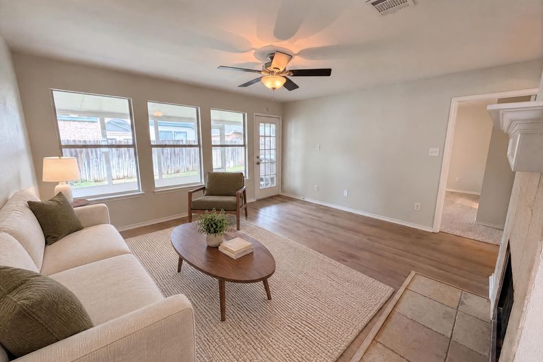 Photo 9 of 30 of 2026 Cardinal Ln, Lewisville, TX
