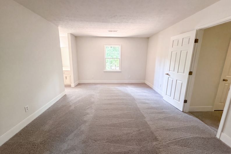 Photo 11 of 29 of 4379 Inns Brook Dr, Snellville, GA