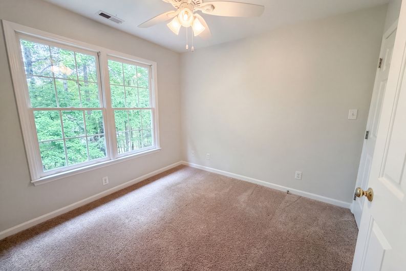 Photo 11 of 25 of 614 Lafayette Dr, Hillsborough, NC