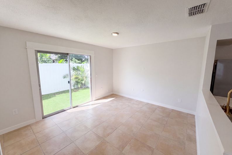 Photo 10 of 20 of 411 Dorchester Sq, Lake Mary, FL