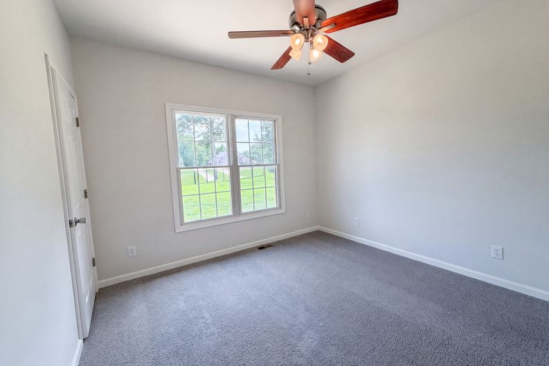Photo 11 of 30 of 120 Fox Hill Ct, Edwardsville, IL