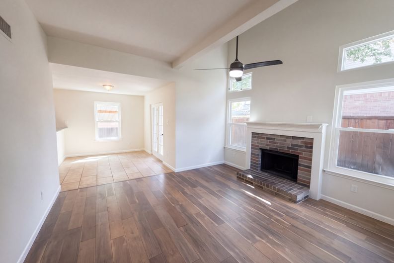 Photo 3 of 23 of 832 Brockden Dr, Mesquite, TX