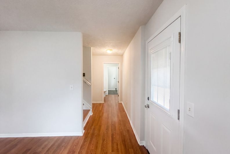 Photo 8 of 32 of 1618 Saddlebrook Dr, Heath, OH