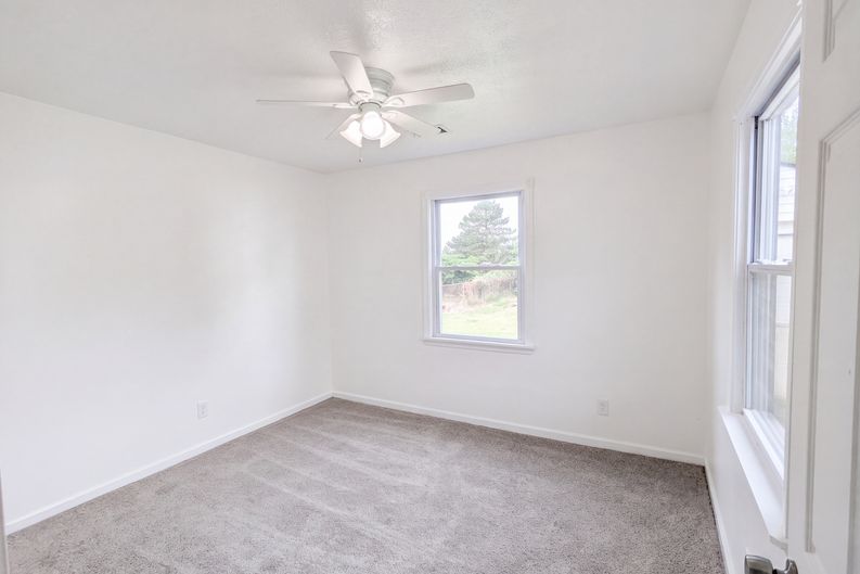 Photo 4 of 19 of 12722 Emery Ave, Cleveland, OH