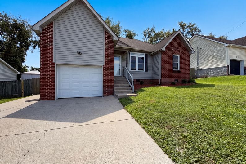 Photo 15 of 18 of 832 Stone Hedge Ct, Old Hickory, TN