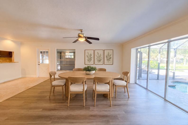Photo 13 of 43 of 3705 Malec Cir, Sarasota, FL