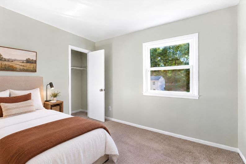 Photo 15 of 21 of 4916 Longhorn Dr, Woodbridge, VA