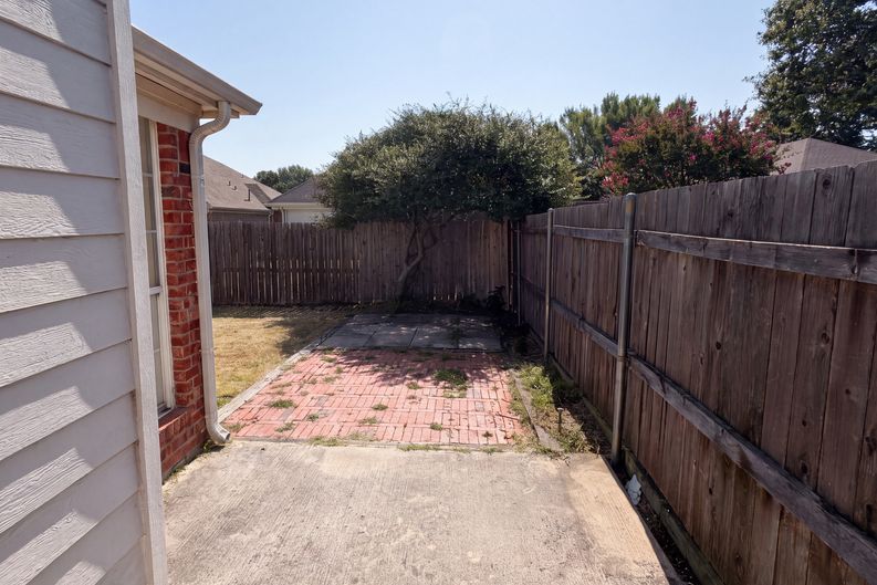 Photo 25 of 26 of 7008 Chateau Dr, Frisco, TX
