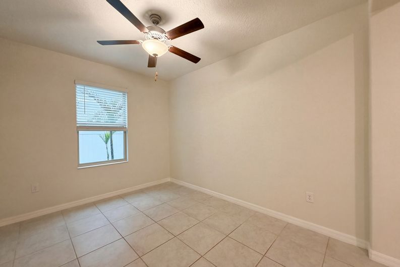 Photo 8 of 42 of 11849 Blackeyed Susan Dr, Riverview, FL