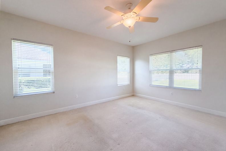 Photo 24 of 47 of 1416 Hickory View Cir, Parrish, FL