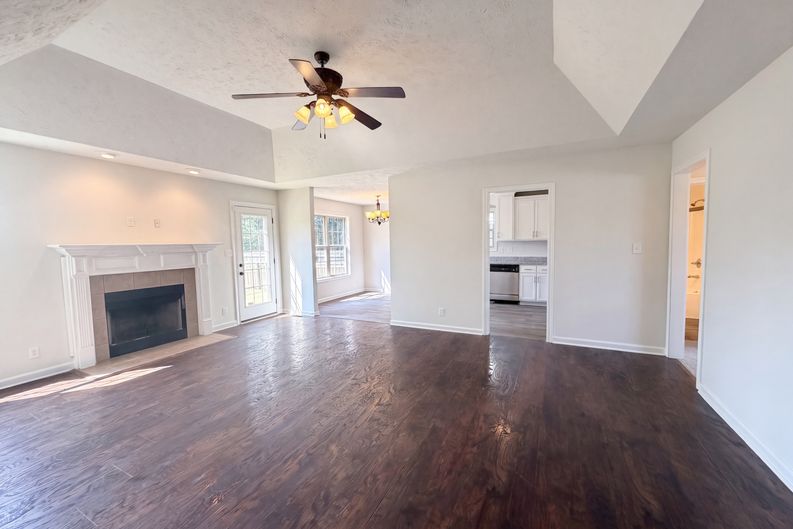 Photo 7 of 27 of 3475 Melrose Dr, Clarksville, TN