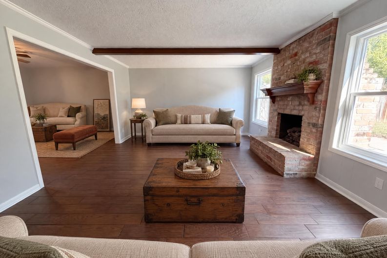 Photo 4 of 25 of 16121 Lakeview Dr, Jersey Village, TX