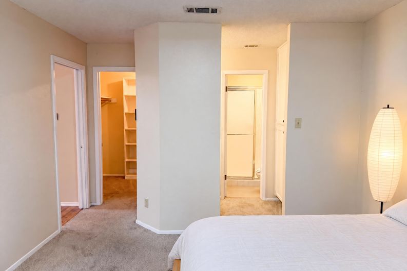 Photo 4 of 16 of 3801 Menchaca Rd, Austin, TX