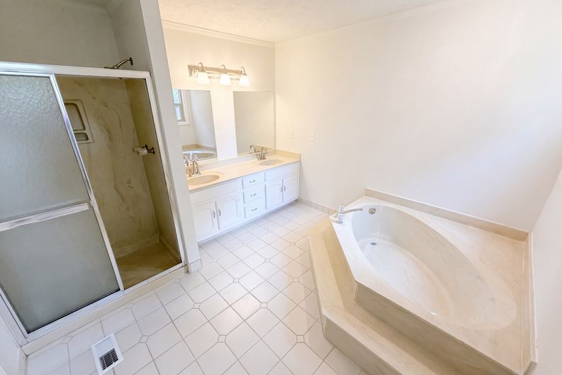 Photo 17 of 40 of 3962 Spalding Holw, Peachtree Corners, GA