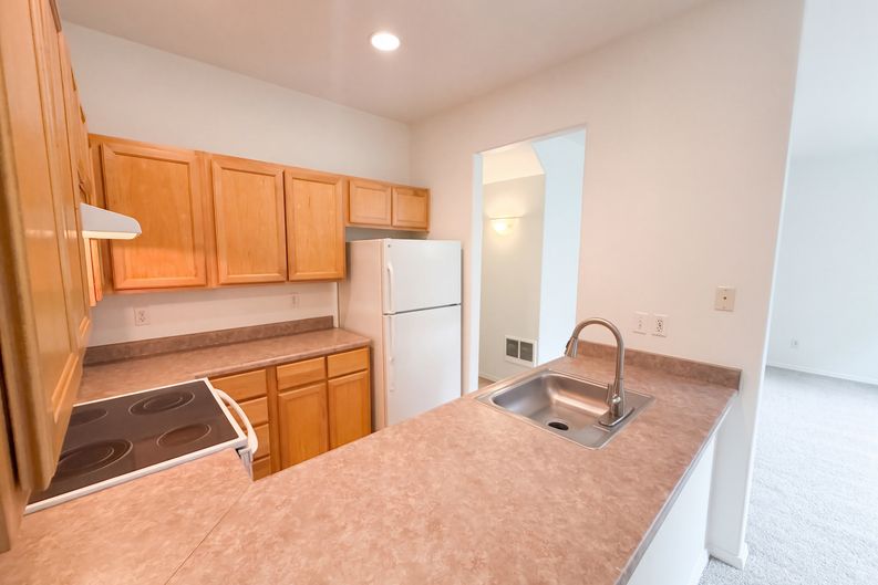 Photo 6 of 26 of 546 NE Knott St, Portland, OR